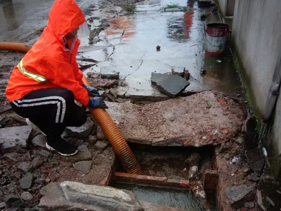 贡嘎专业清理污水池 炜誉市政以规范流程守护城市 “肠道”